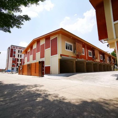 Triple Trees Hotel Патум Тани Екстериор снимка