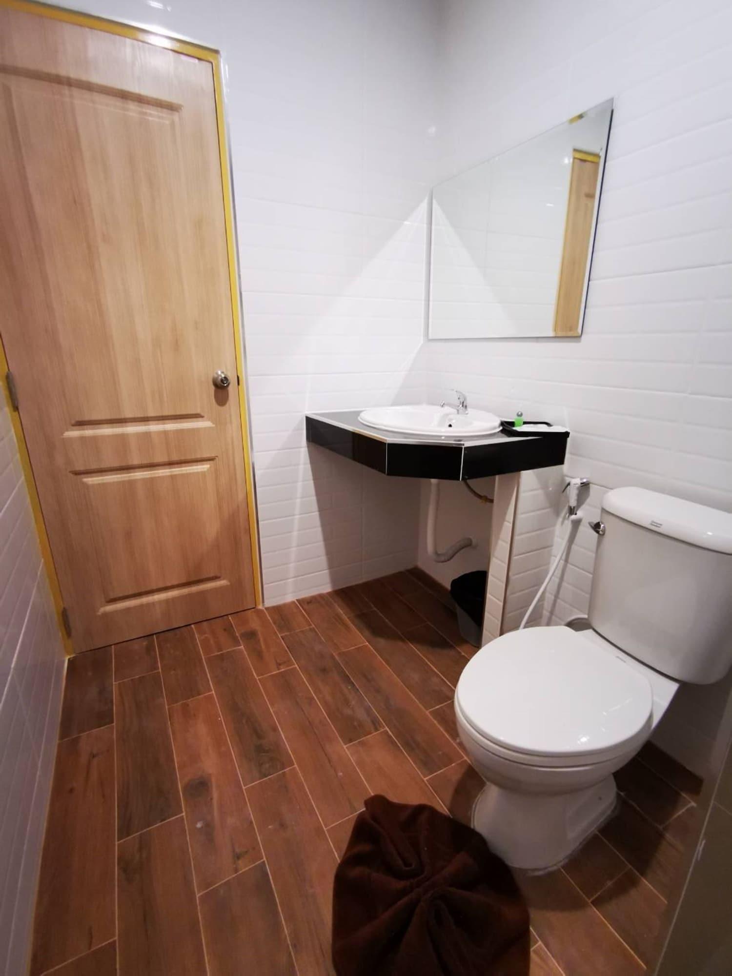 Triple Trees Hotel Патум Тани Екстериор снимка