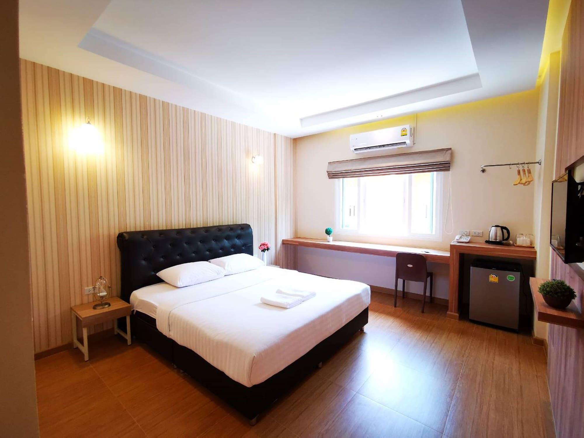 Triple Trees Hotel Патум Тани Екстериор снимка