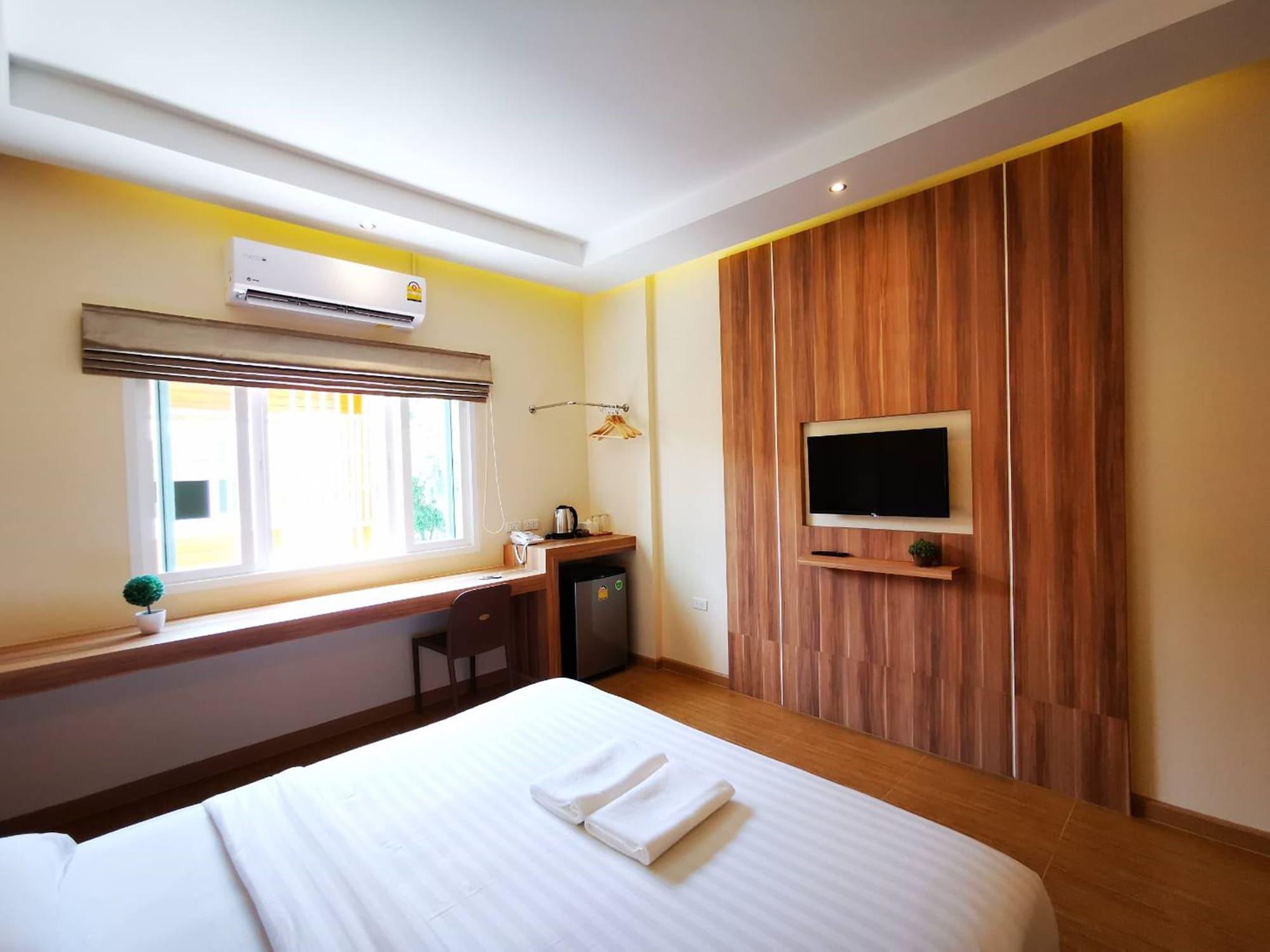 Triple Trees Hotel Патум Тани Екстериор снимка