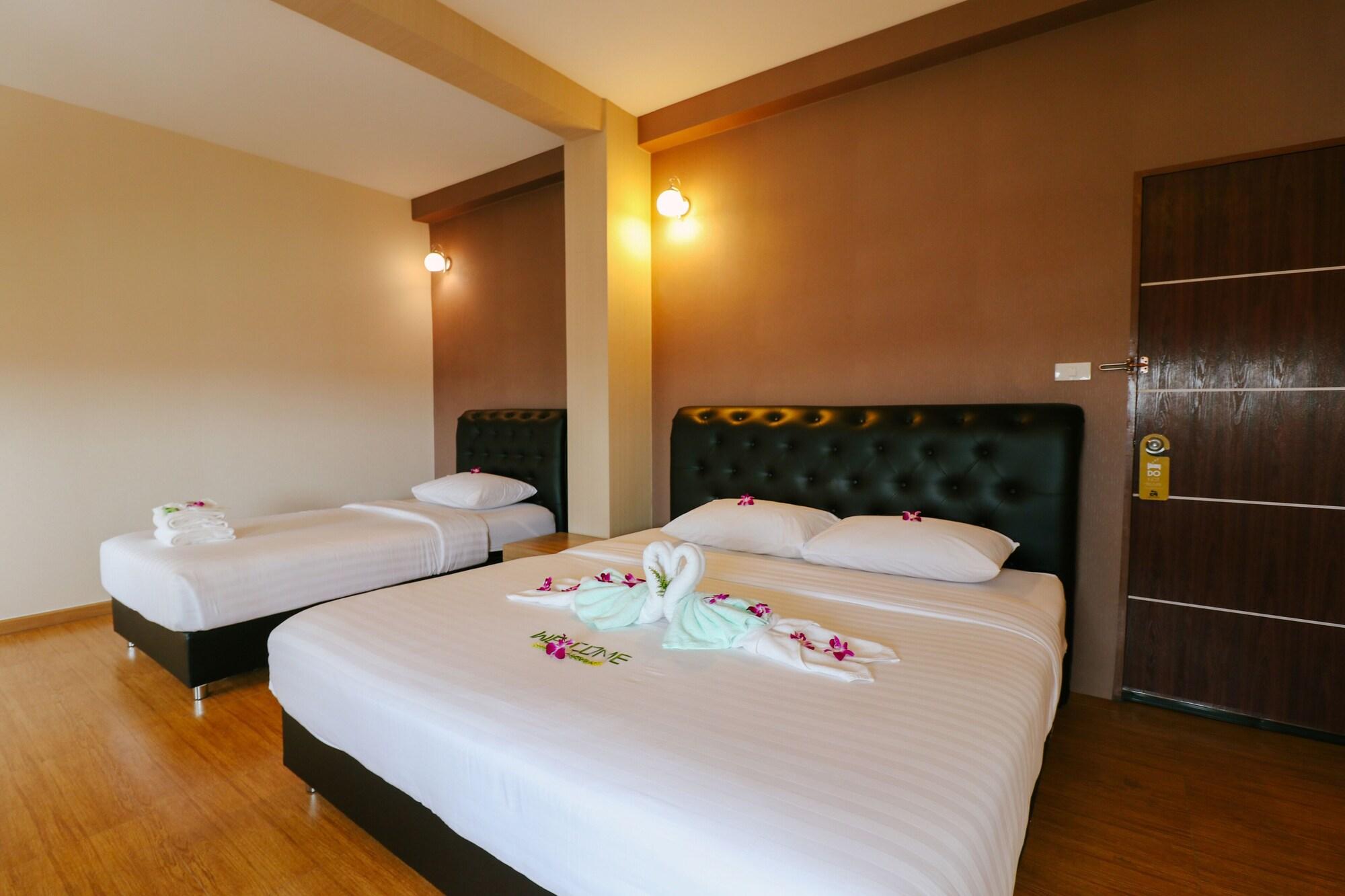 Triple Trees Hotel Патум Тани Екстериор снимка