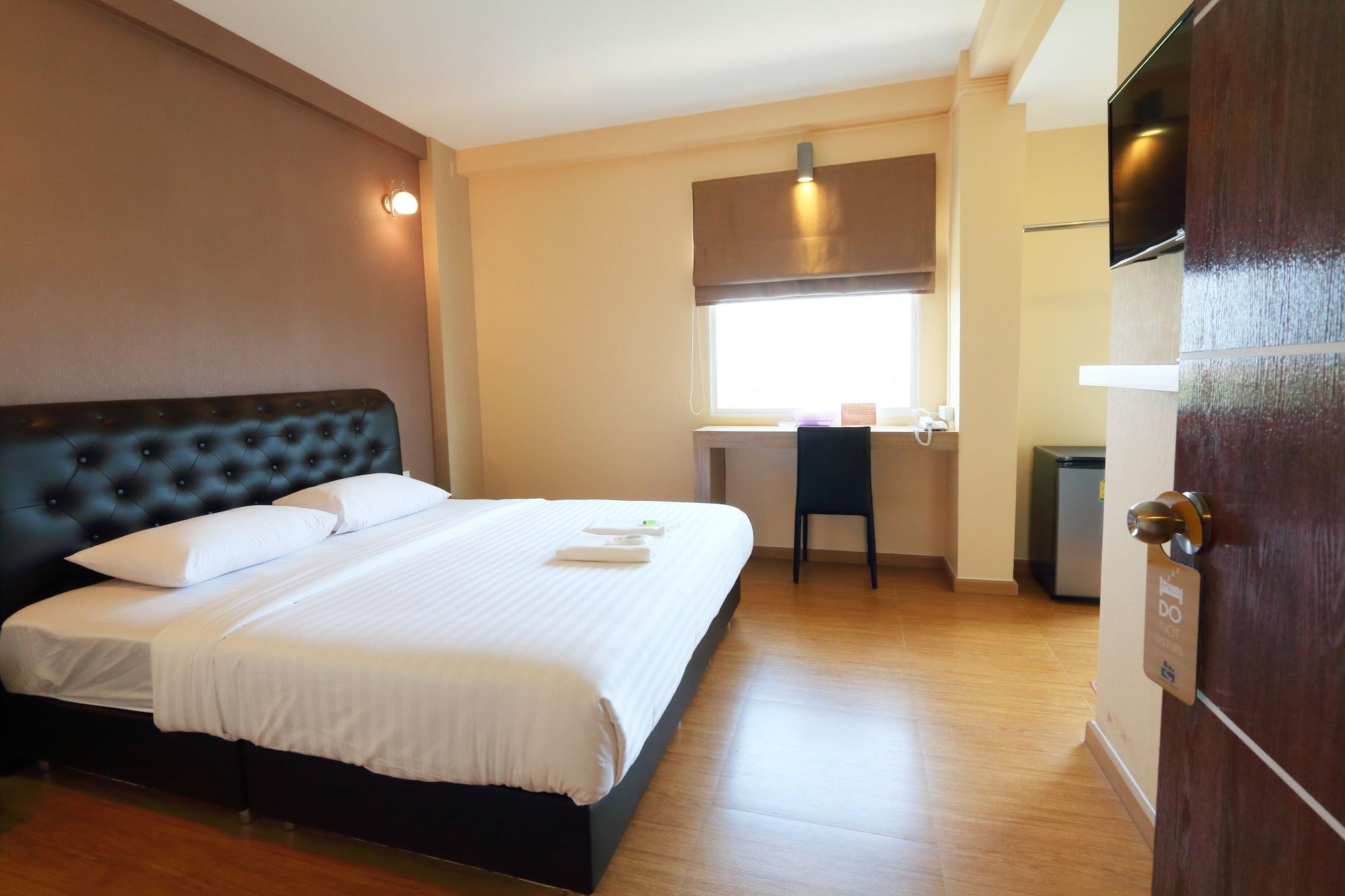 Triple Trees Hotel Патум Тани Екстериор снимка