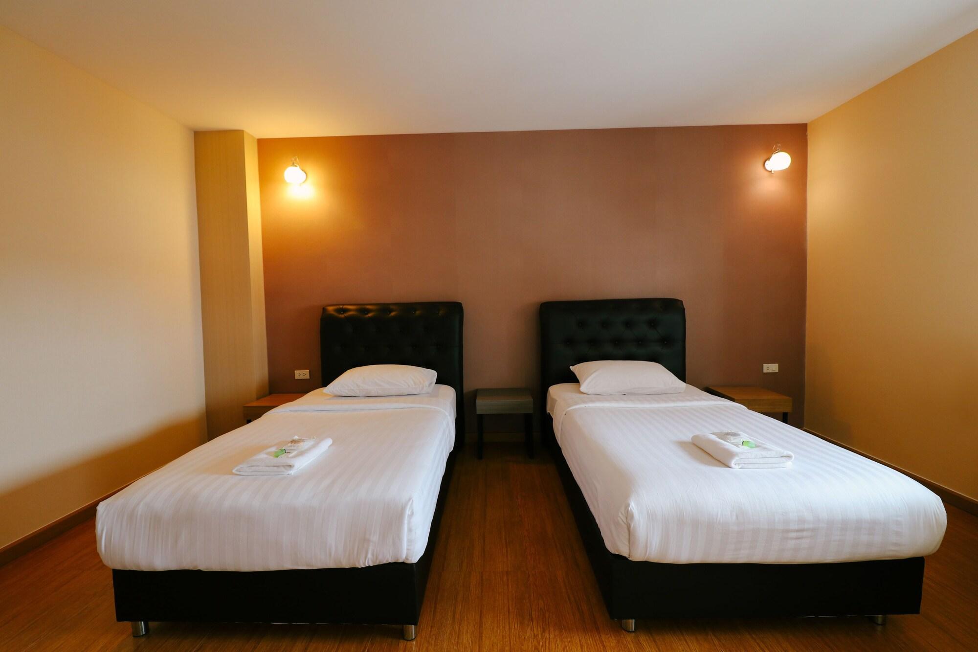 Triple Trees Hotel Патум Тани Екстериор снимка