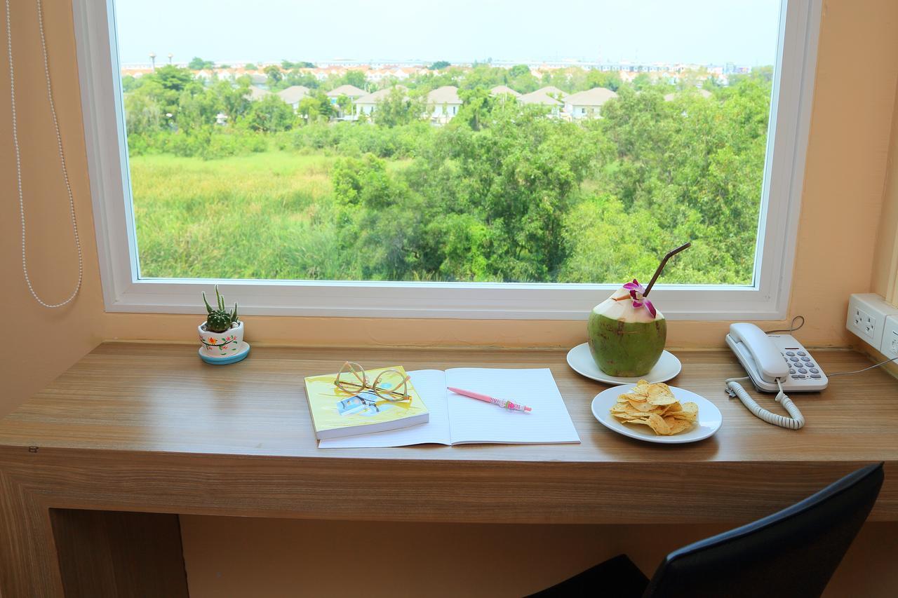 Triple Trees Hotel Патум Тани Екстериор снимка