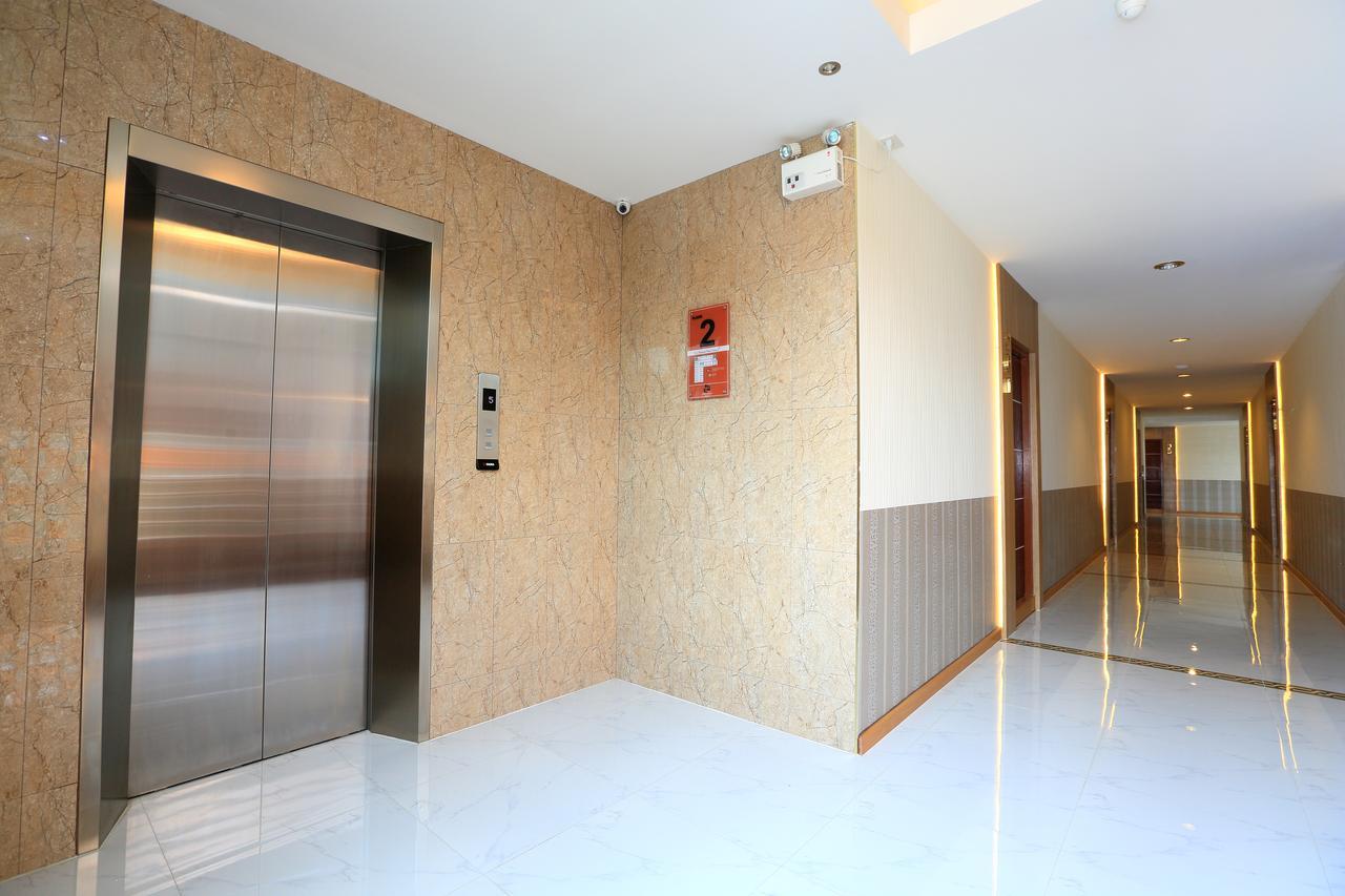 Triple Trees Hotel Патум Тани Екстериор снимка