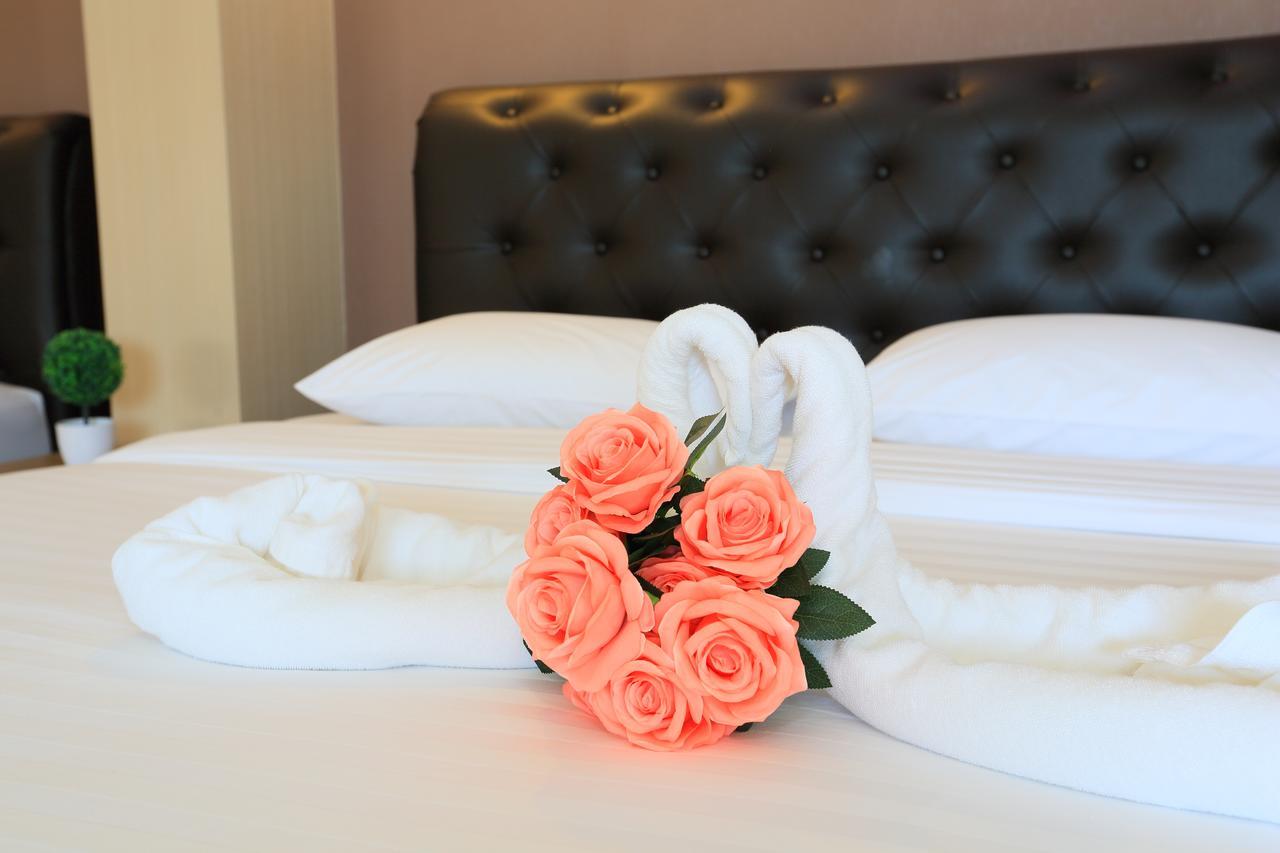 Triple Trees Hotel Патум Тани Екстериор снимка