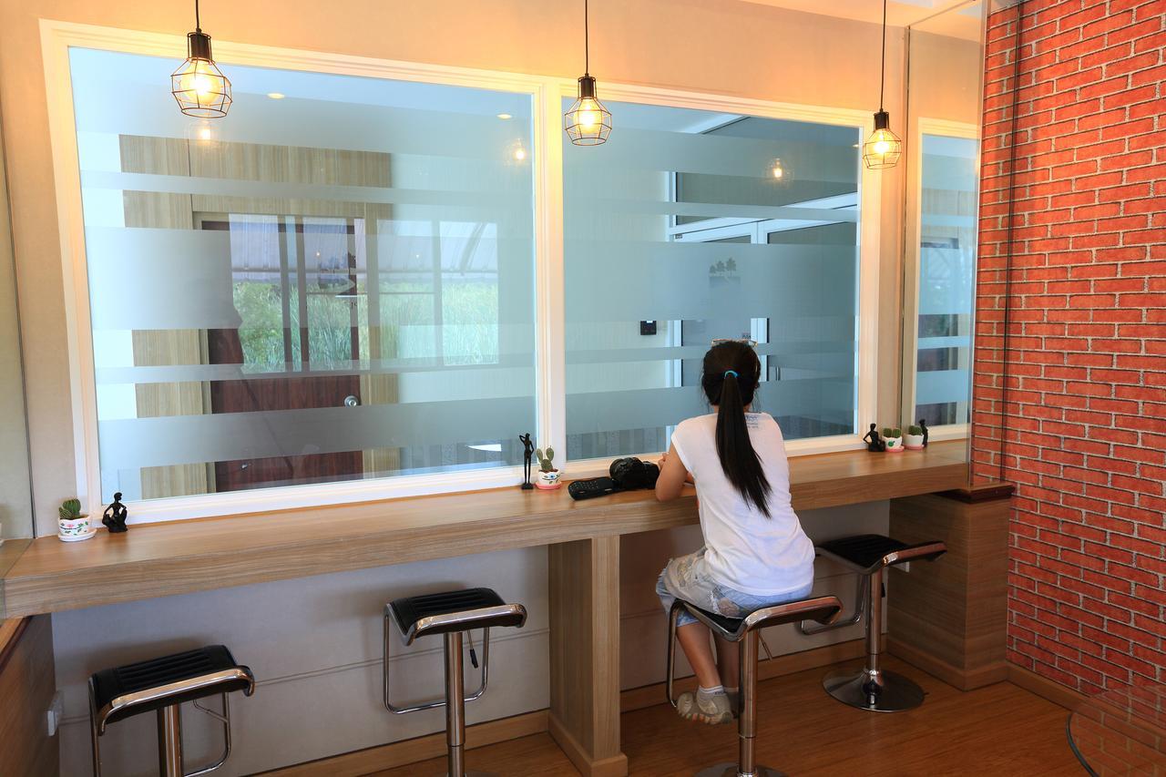 Triple Trees Hotel Патум Тани Екстериор снимка