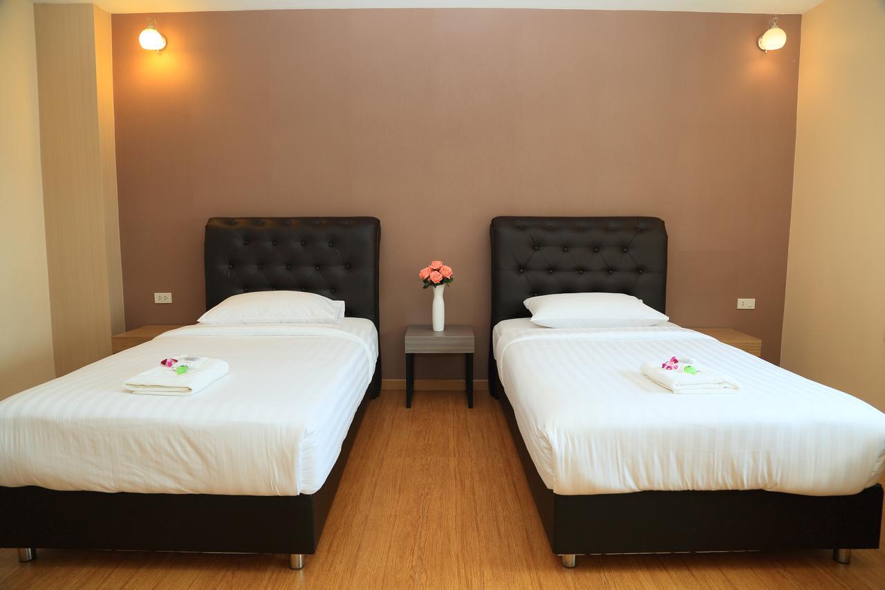 Triple Trees Hotel Патум Тани Екстериор снимка