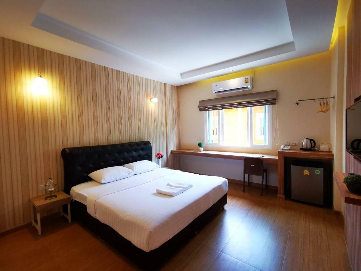Triple Trees Hotel Патум Тани Екстериор снимка