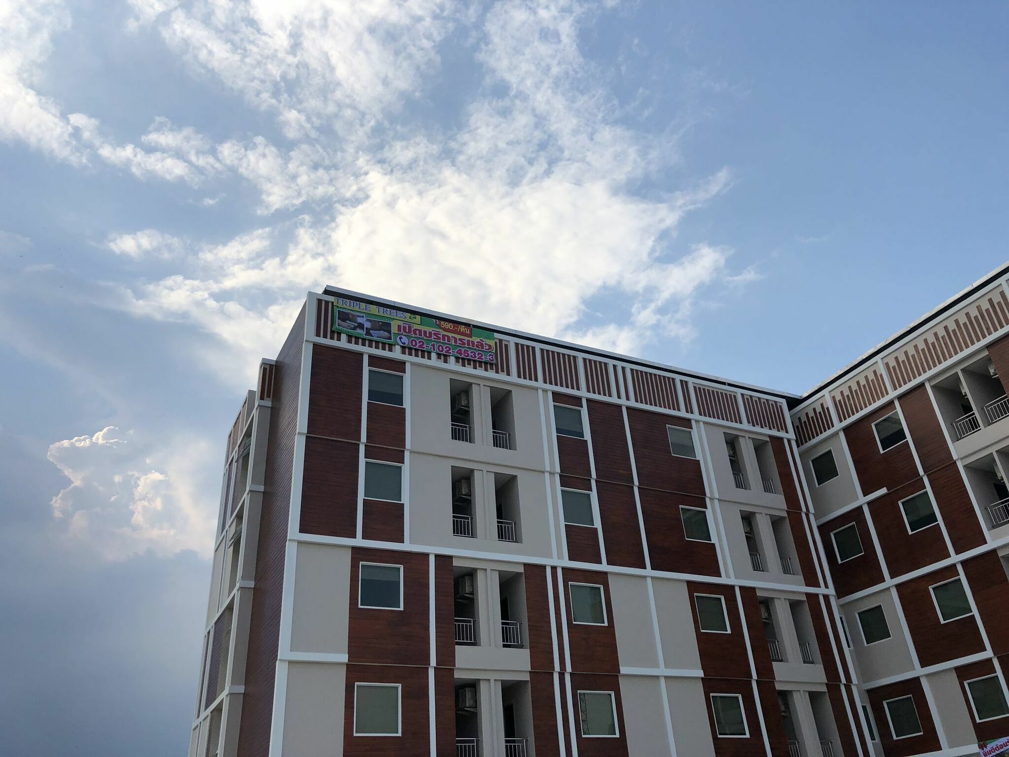 Triple Trees Hotel Патум Тани Екстериор снимка