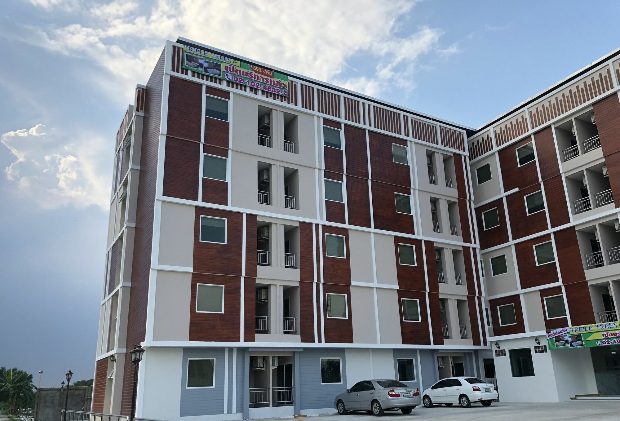 Triple Trees Hotel Патум Тани Екстериор снимка