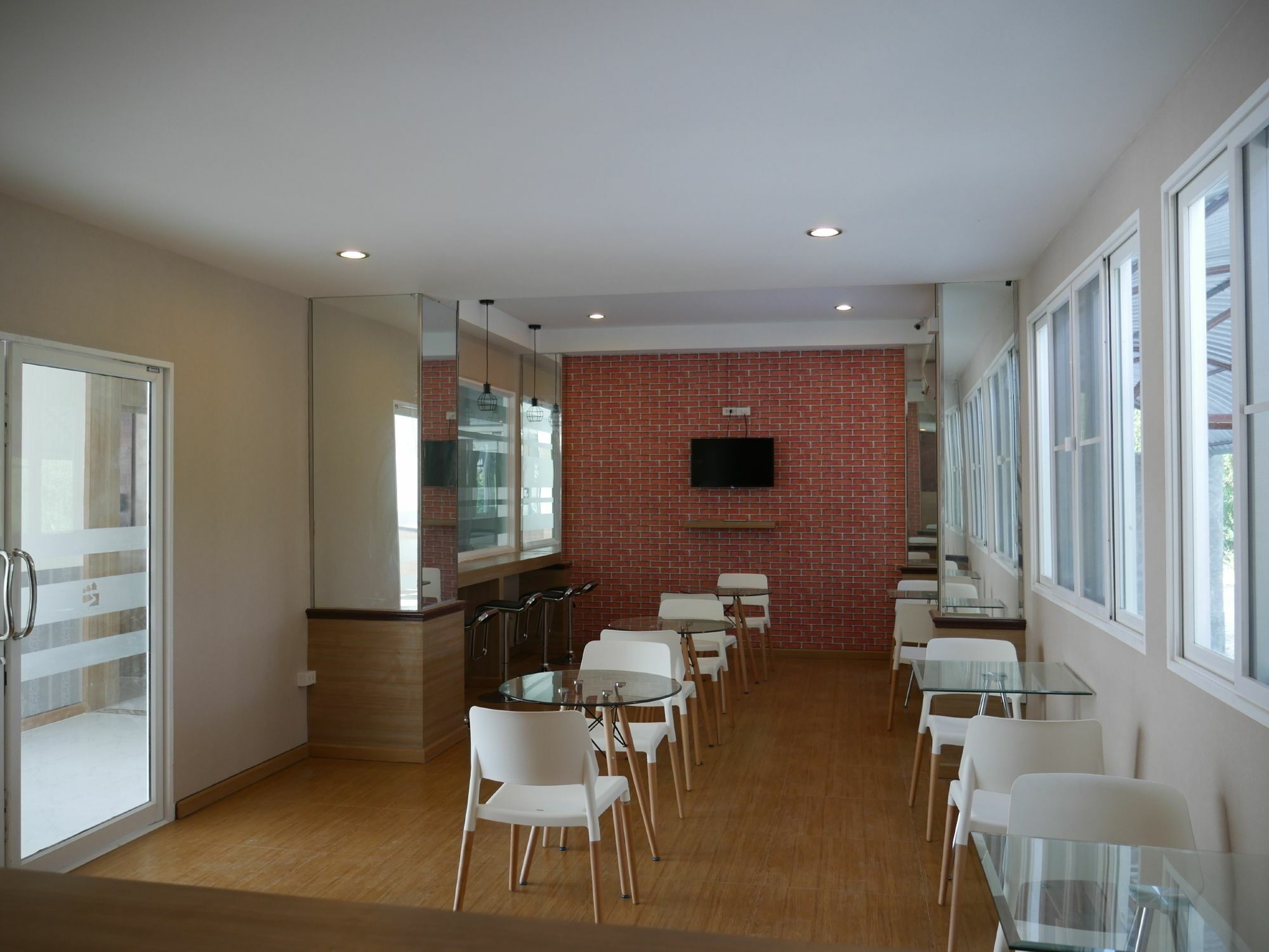 Triple Trees Hotel Патум Тани Екстериор снимка